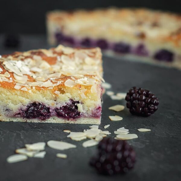 Blackberry & almonds pie