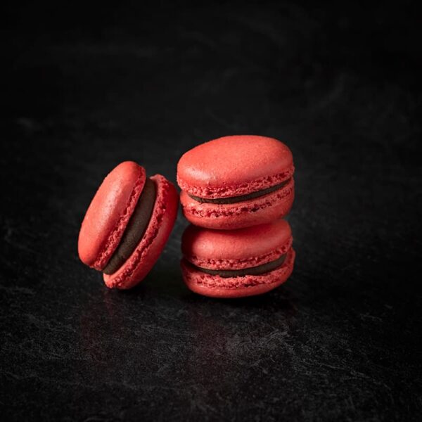 Raspberry macaron